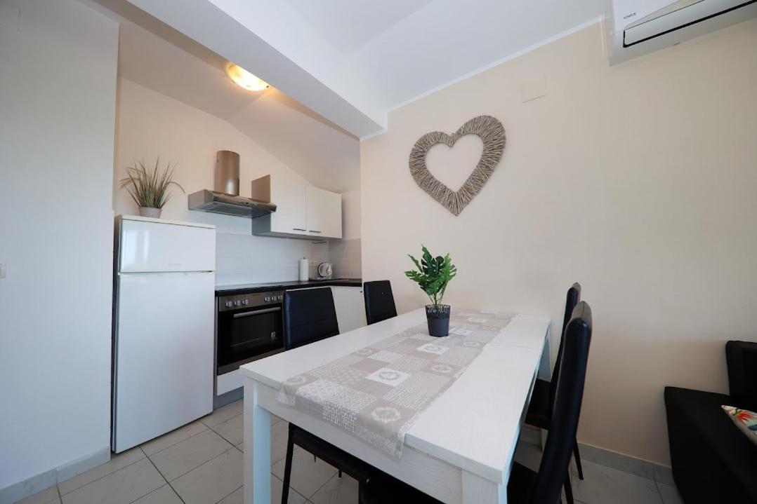מורטר Apartments Kate מראה חיצוני תמונה